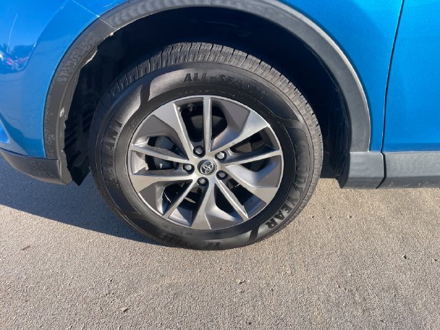 Used 2018 Toyota RAV4 LE AWD/4WD image 29