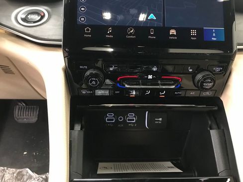 New 2025 Jeep Grand Cherokee L Limited image 25