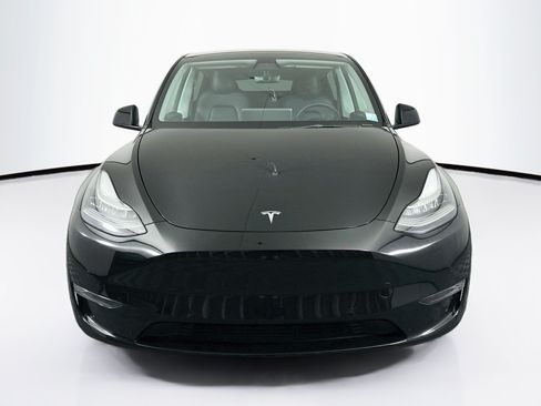 Used 2022 Tesla Model Y Long Range AWD/4WD image 2