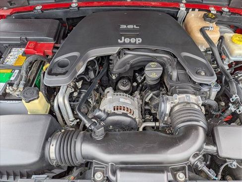 Used 2018 Jeep Wrangler Unlimited Sahara AWD/4WD image 23