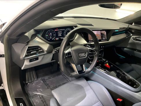 Used 2024 Audi e-tron GT Prestige image 16