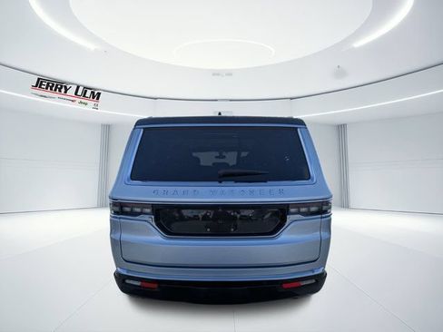 Used 2023 Jeep Grand Wagoneer 4WD image 4