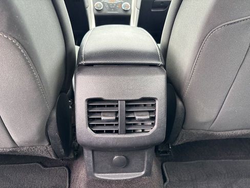 Used 2017 Ford Fusion SE image 28