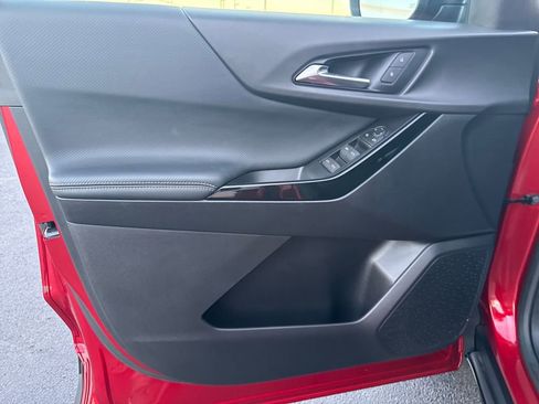 Used 2025 Chevrolet Equinox LT image 12