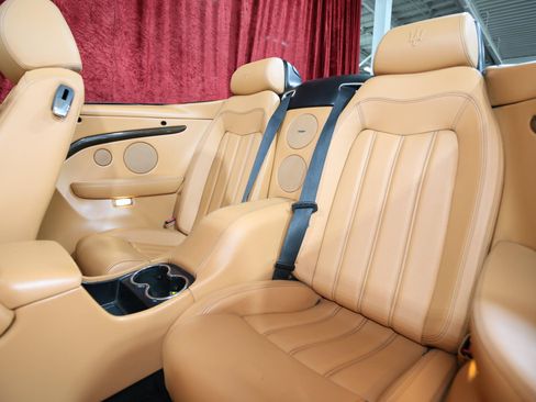 Used 2011 Maserati GranTurismo Convertible RWD image 16