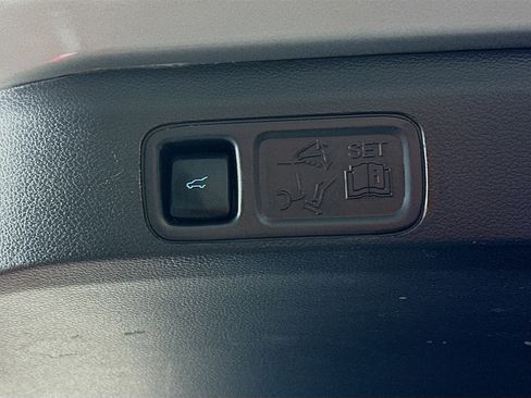 Used 2024 Ford Expedition Max XLT image 31