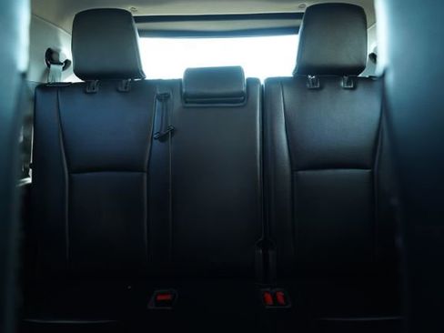 Used 2022 Toyota Highlander XLE image 27