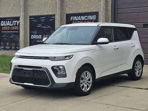 Used 2022 Kia Soul LX FWD image 3