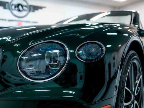 Used 2022 Bentley Continental GT V8 image 16