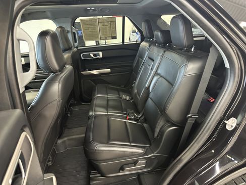 Used 2023 Ford Explorer XLT w/ Equipment Group 202A image 6