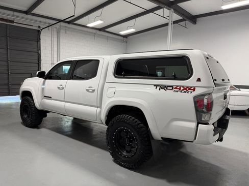 Used 2022 Toyota Tacoma TRD Sport w/ Technology Package image 11
