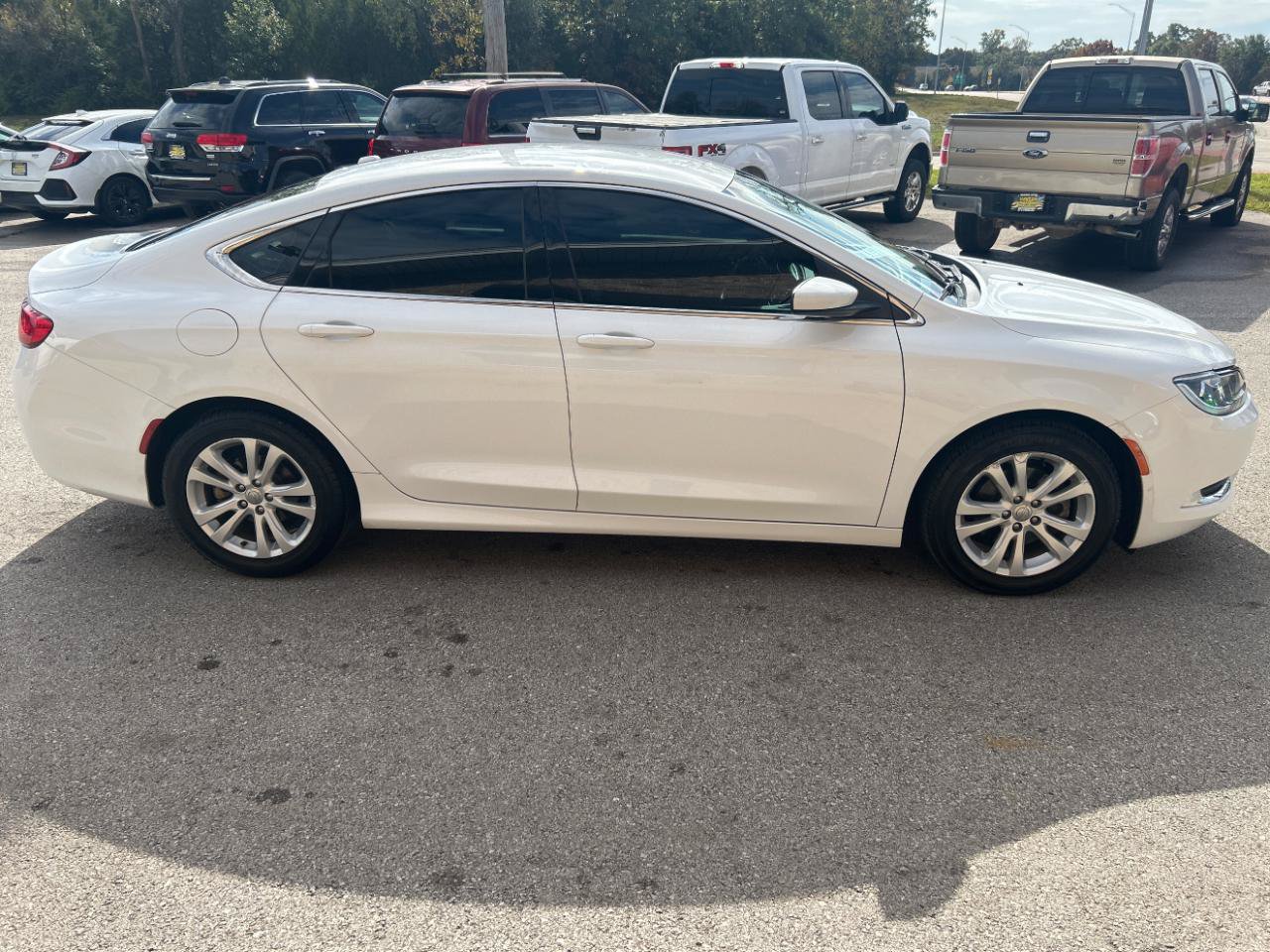 Used 2016 Chrysler 200 Limited w/ Convenience Group FWD image 4
