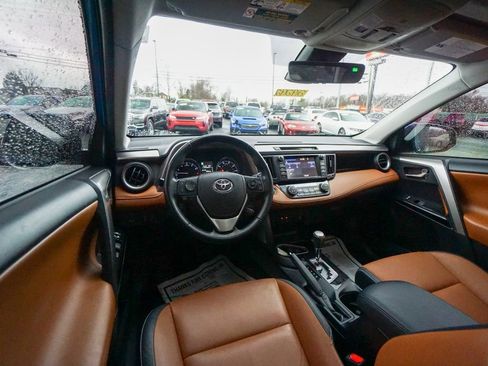Used 2018 Toyota RAV4 Limited image 13