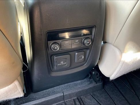Used 2021 Buick Enclave Essence w/ Sound and Sites Package AWD/4WD image 35