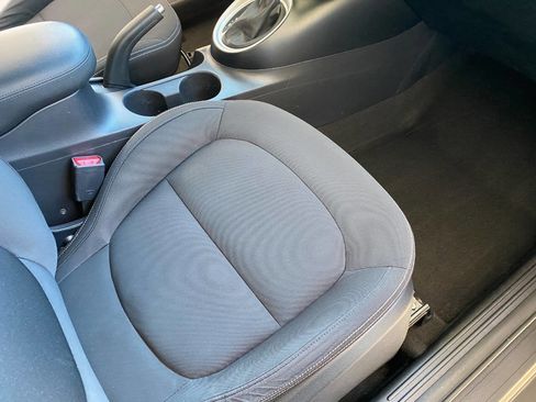 Used 2015 Kia Soul Base 4dr Crossover 6A image 33