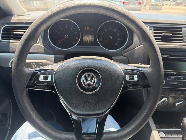 Used 2015 Volkswagen Jetta SE FWD image 16