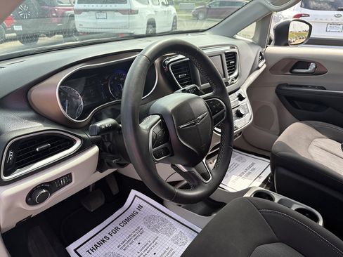 Used 2023 Chrysler Voyager LX FWD image 30