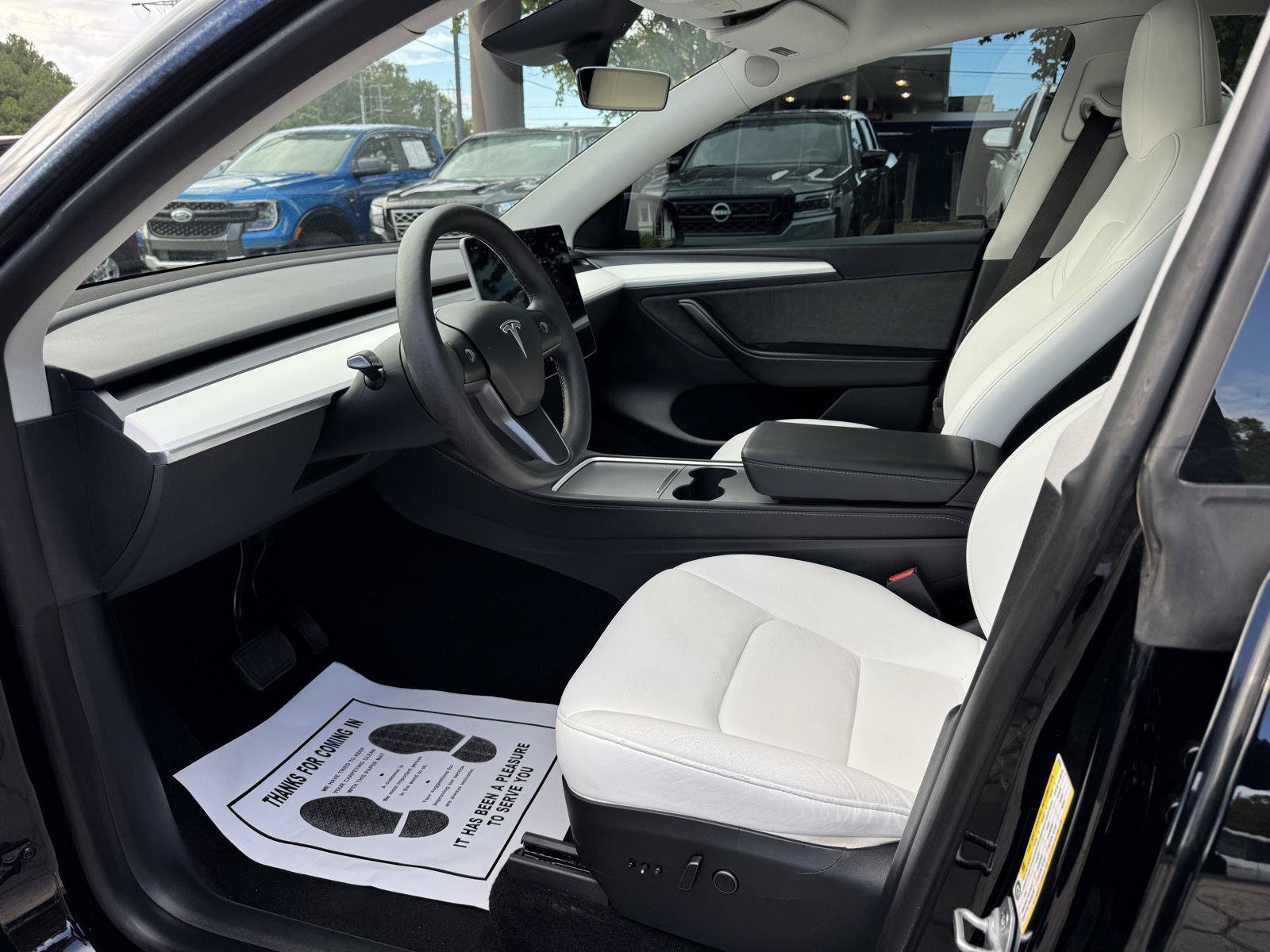 Used 2023 Tesla Model Y Long Range AWD/4WD image 2