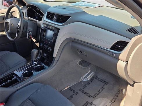 Used 2017 Chevrolet Traverse LT image 22