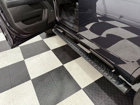 Used 2022 Chevrolet Tahoe Z71 w/ Luxury Package image 32