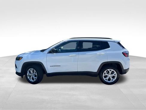 Used 2024 Jeep Compass Latitude AWD/4WD image 3