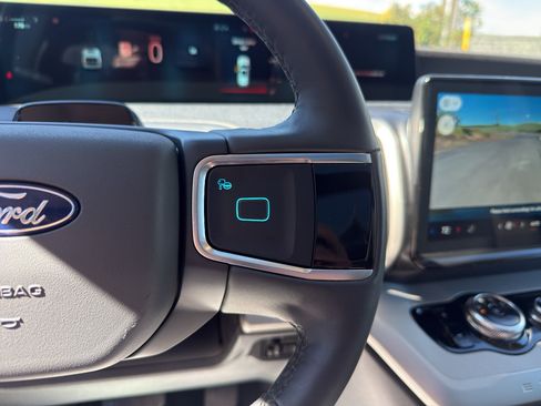 Certified 2025 Ford Expedition Active AWD/4WD image 20