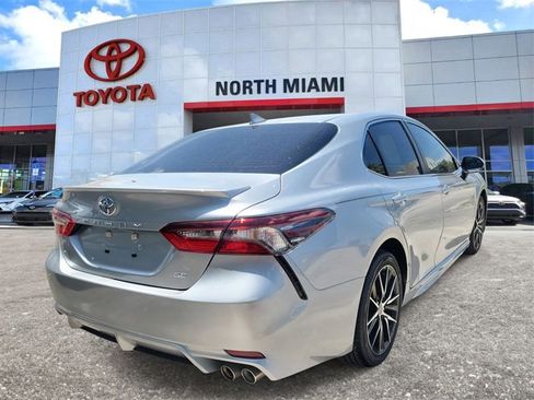 Used 2023 Toyota Camry SE image 4