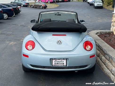 Used 2009 Volkswagen Beetle S FWD image 10