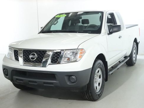 Certified 2021 Nissan Frontier S image 6