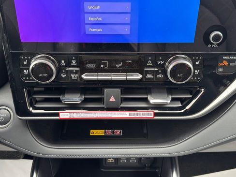 New 2026 Toyota Highlander Platinum image 11