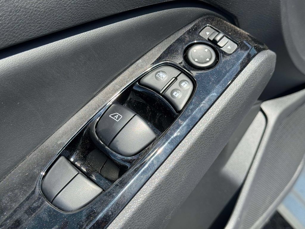 Certified 2025 Nissan Altima 2.5 SR FWD image 16