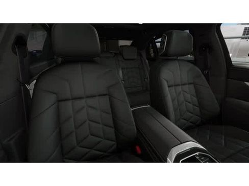 New 2026 BMW 740i w/ Luxury Rear Seating Package image 11