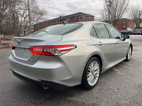 Used 2018 Toyota Camry XLE image 5
