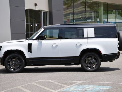 New 2026 Land Rover Defender 130 X-Dynamic SE AWD/4WD image 2