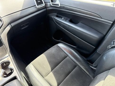 Used 2021 Jeep Grand Cherokee Laredo X image 15