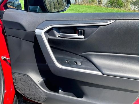 Used 2024 Toyota RAV4 XLE w/ Convenience Package image 12