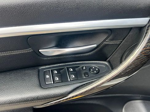 Used 2017 BMW 330i xDrive Sedan AWD/4WD image 12