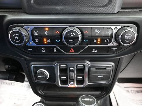 Used 2023 Jeep Gladiator Willys image 14