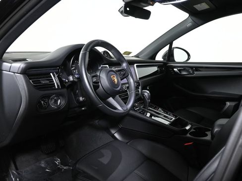 Used 2023 Porsche Macan Turbo AWD/4WD image 4