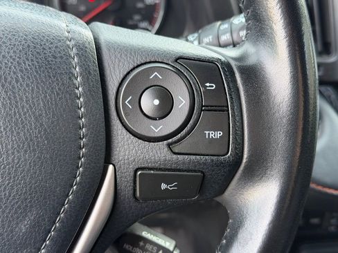 Used 2018 Toyota RAV4 SE image 22