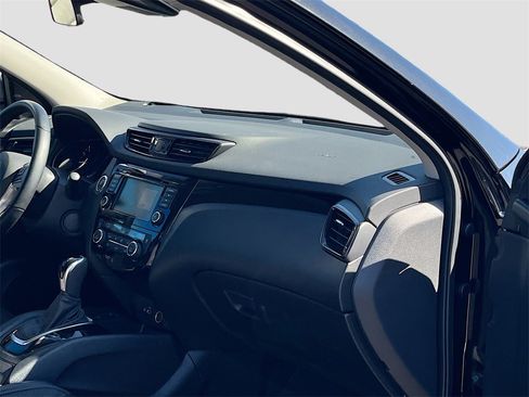 Used 2022 Nissan Rogue Sport SL image 31