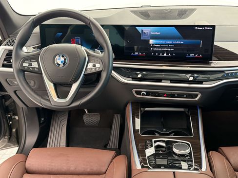 Used 2025 BMW X5 xDrive50e AWD/4WD image 30