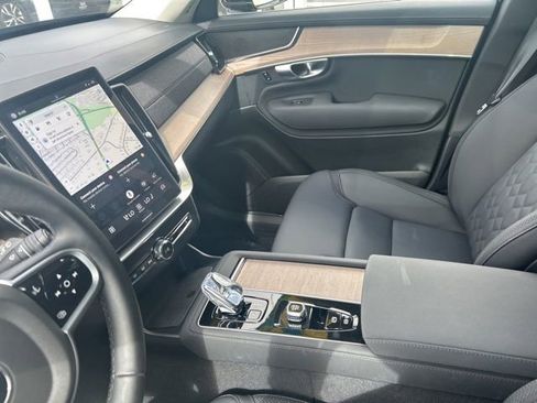 Certified 2025 Volvo XC90 B5 Plus AWD/4WD image 18