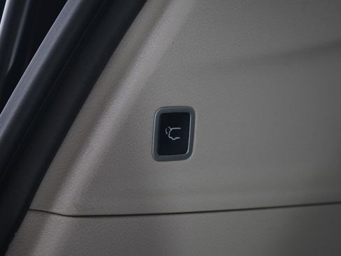 Used 2018 Chrysler Pacifica Touring-L Plus image 20