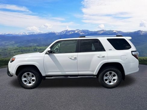 Used 2019 Toyota 4Runner SR5 AWD/4WD image 2