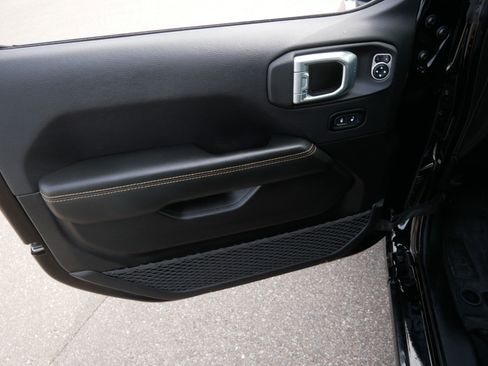 Used 2024 Jeep Wrangler Sahara image 19