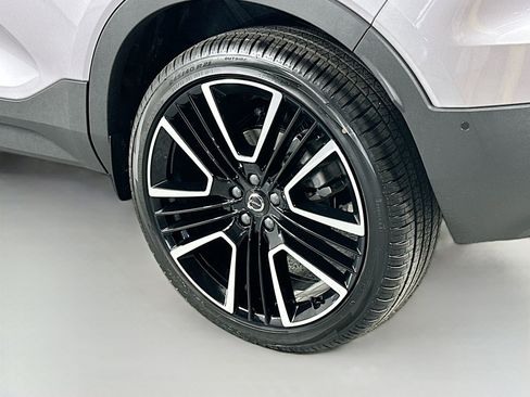 New 2026 Volvo XC40 B5 Ultra w/ Protection Package Premier image 9