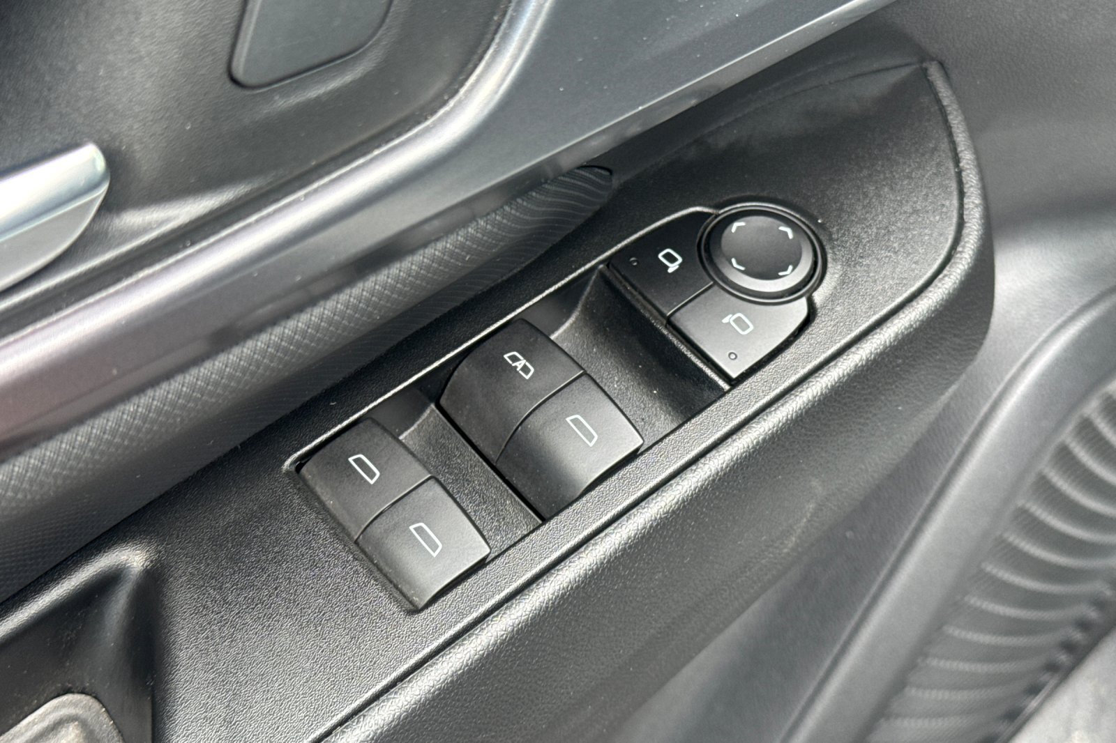 Used 2024 Chevrolet Equinox EV RS FWD image 13