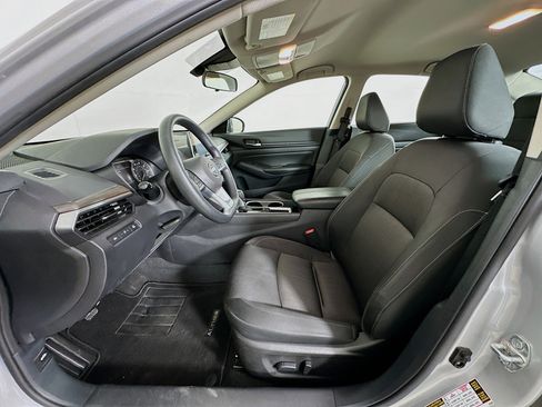 Used 2024 Nissan Altima 2.5 SV image 13