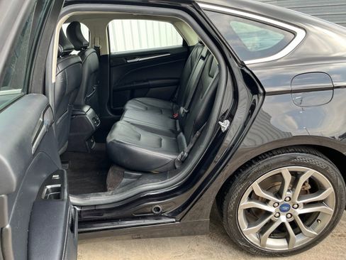 Used 2019 Ford Fusion Titanium FWD image 11